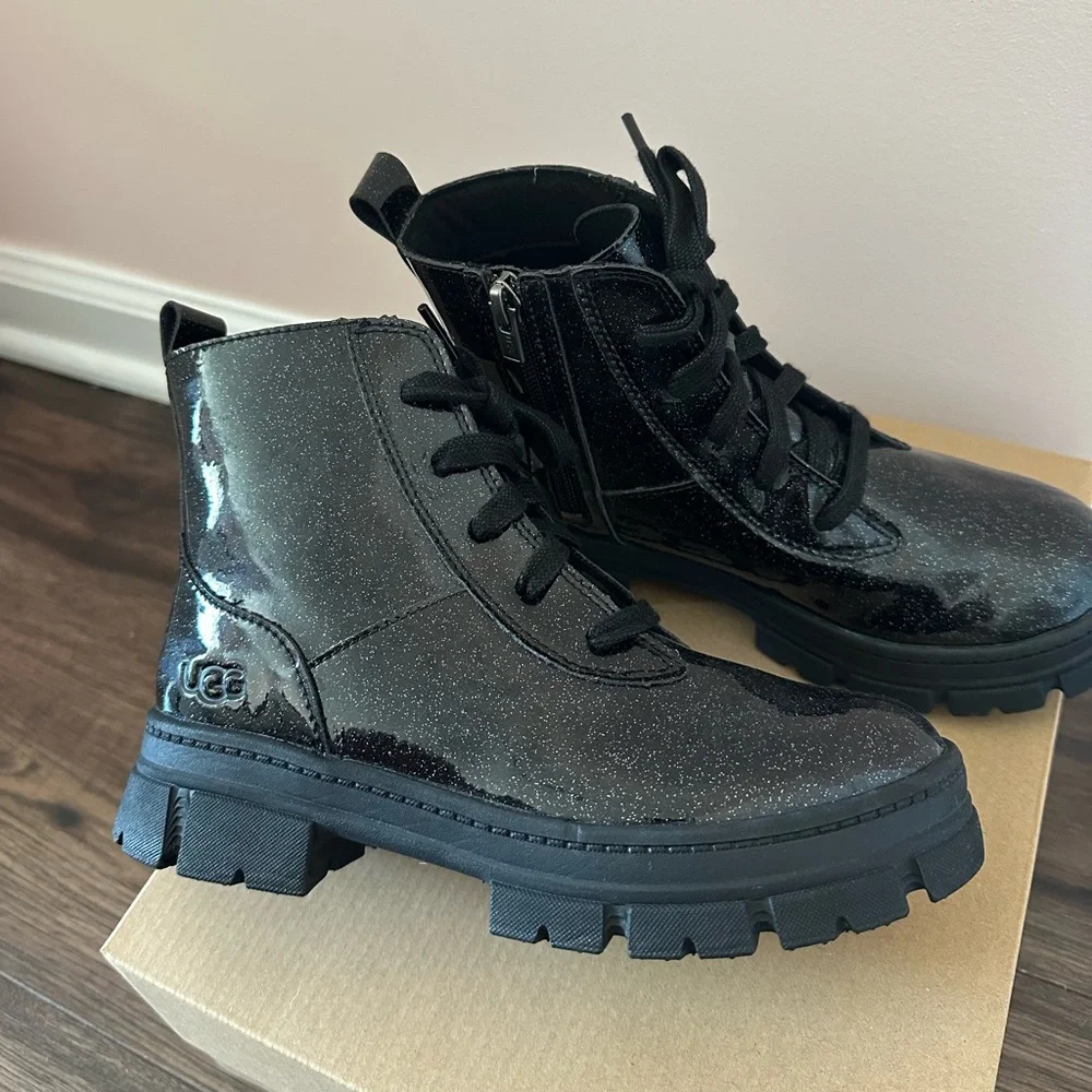 UGG Kids Ashton Lace-up Glitter Boot